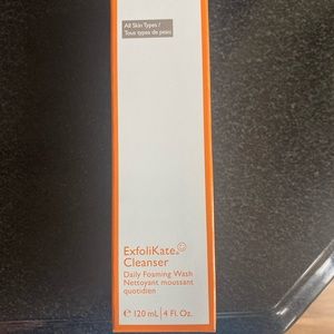Exfoliaste cleanser daily foaming wash